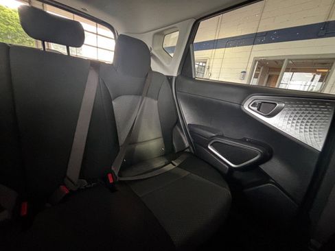 Used 2025 Kia Soul LX w/ LX Technology Package FWD image 35