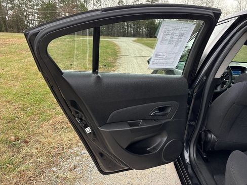 Used 2016 Chevrolet Cruze LT image 13