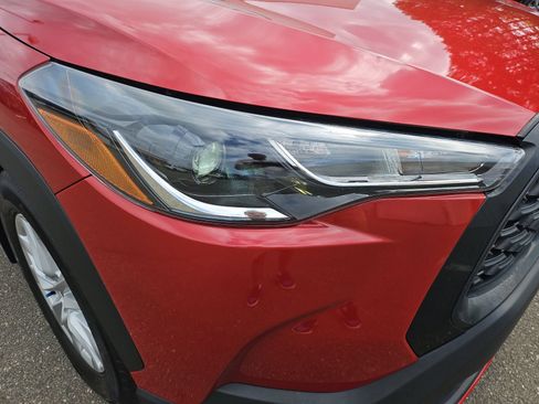 Used 2024 Toyota Corolla Cross LE w/ Moonroof Package FWD image 13