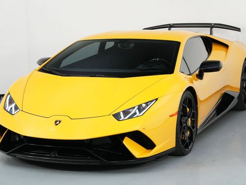 Used 2018 Lamborghini Huracan Performante image 45