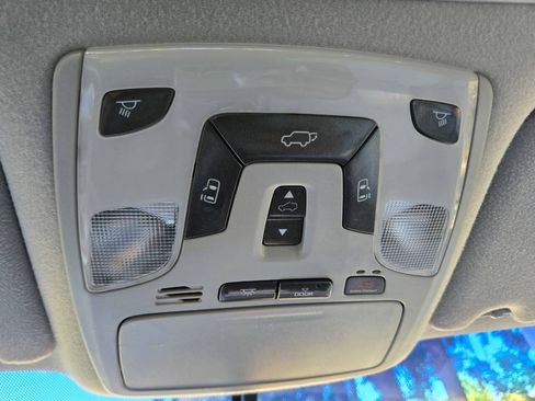 Used 2012 Toyota Sienna XLE w/ Premium Pkg FWD image 29
