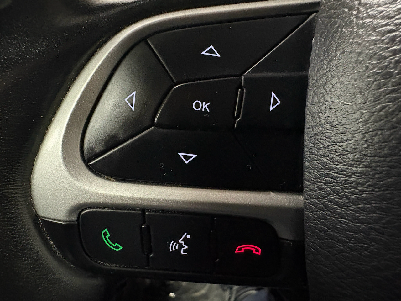 Used 2018 Jeep Compass Trailhawk w/ Leather Interior Group AWD/4WD image 24