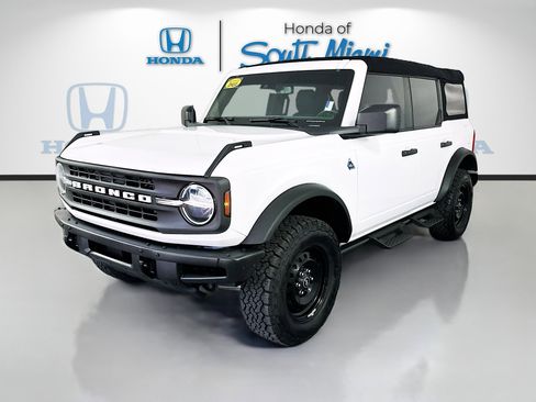 Used 2023 Ford Bronco Black Diamond image 3