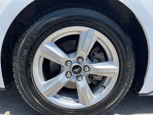 Used 2016 Ford Mustang Coupe RWD image 9