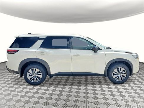 New 2025 Nissan Pathfinder S image 7