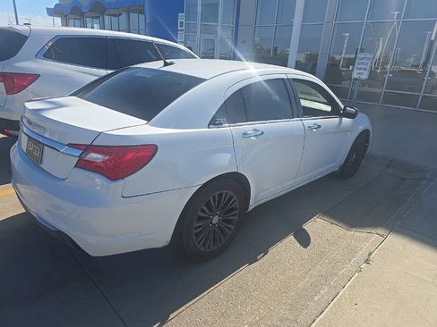 Used 2012 Chrysler 200 Limited FWD image 5
