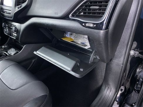 Used 2023 Jeep Cherokee Altitude Lux image 32