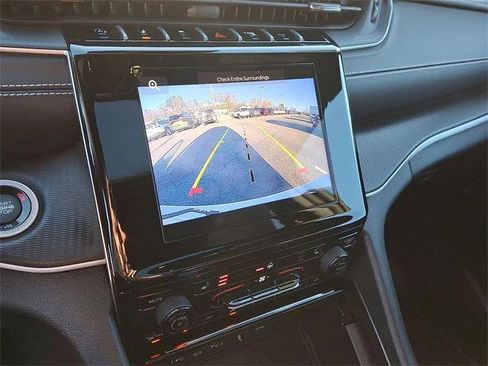 Certified 2024 Jeep Grand Cherokee Altitude image 15