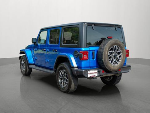 Used 2024 Jeep Wrangler Unlimited Sahara w/ Technology Group AWD/4WD image 5