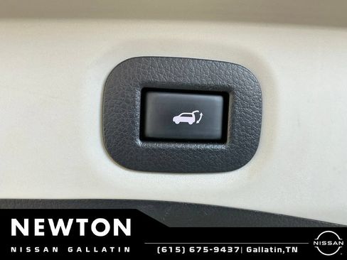 Used 2020 Nissan Rogue SV FWD image 18
