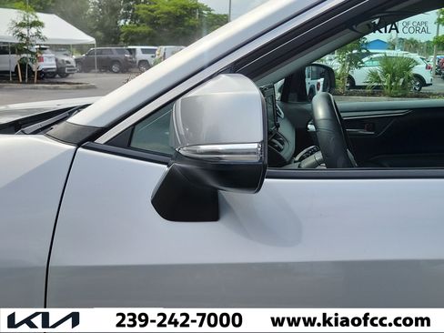 Used 2021 Toyota RAV4 XLE FWD image 5