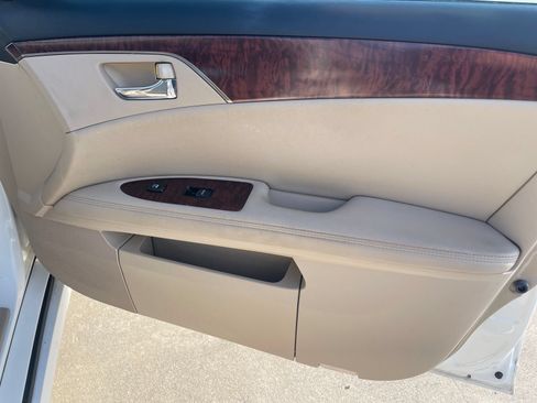 Used 2011 Toyota Avalon FWD image 18