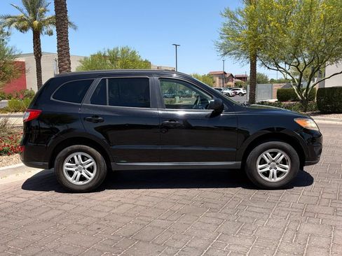 Used 2011 Hyundai Santa Fe GLS FWD image 2