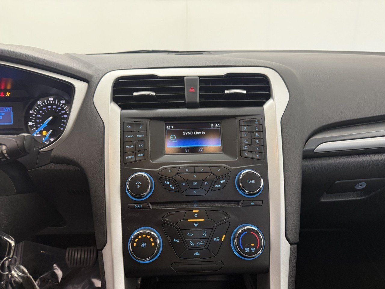 Used 2015 Ford Fusion S FWD image 18