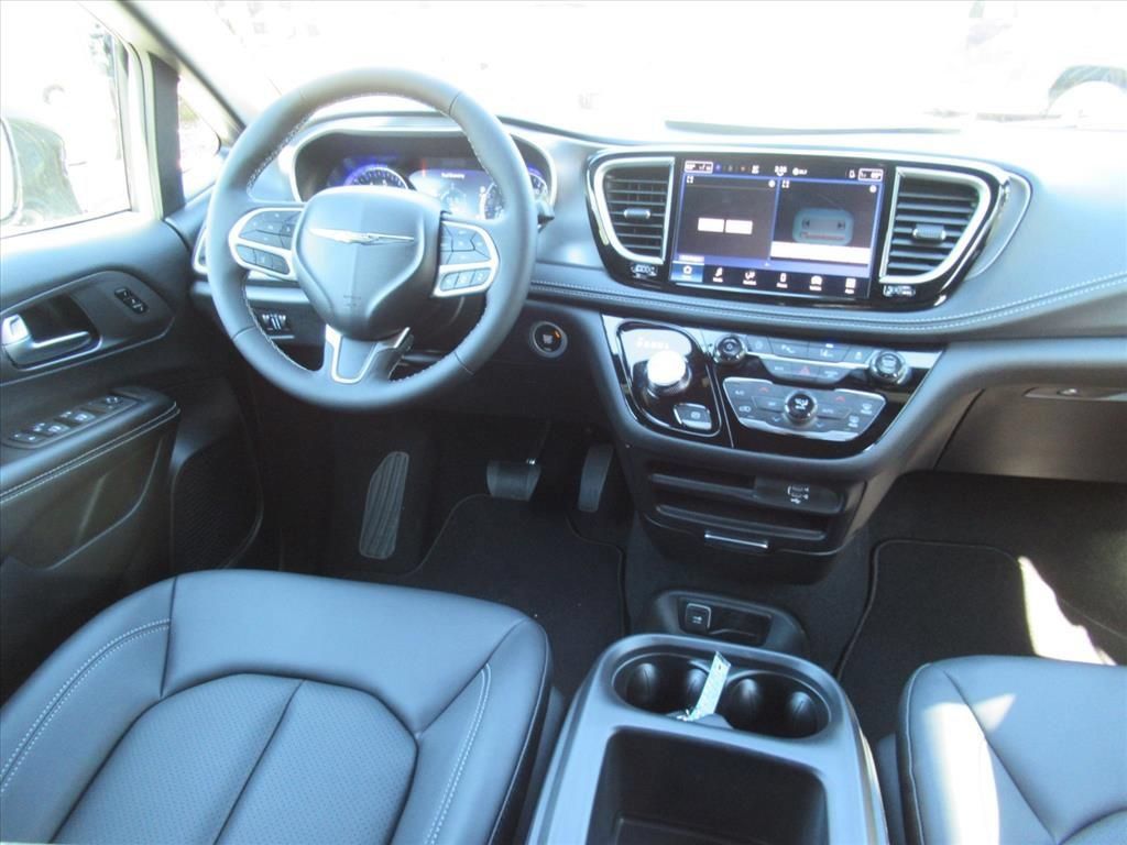 New 2026 Chrysler Pacifica Select FWD image 14