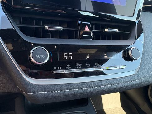 Used 2023 Toyota Corolla SE w/ SE Premium Package image 18