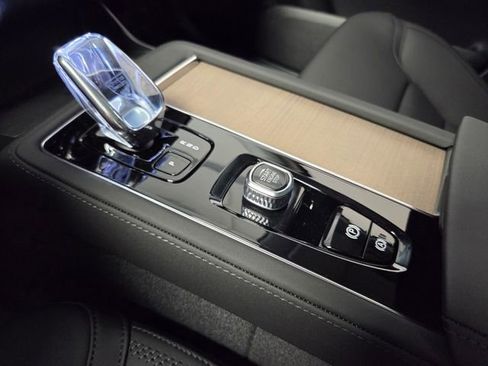New 2026 Volvo XC90 B5 Plus w/ Protection Package Premier AWD/4WD image 19