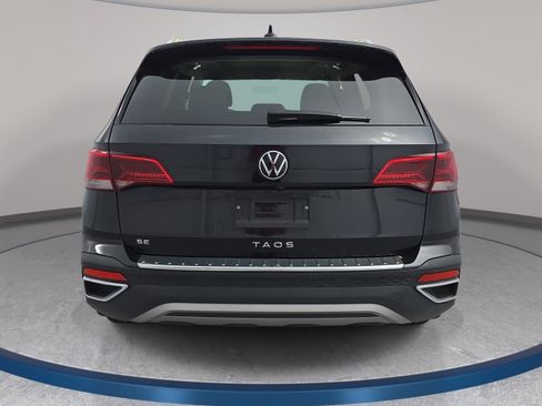 Certified 2022 Volkswagen Taos SE w/ Panoramic Sunroof Package FWD image 6