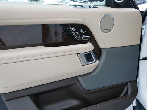 Used 2020 Land Rover Range Rover HSE image 13