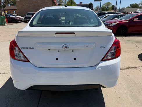 Used 2019 Nissan Versa SV image 9