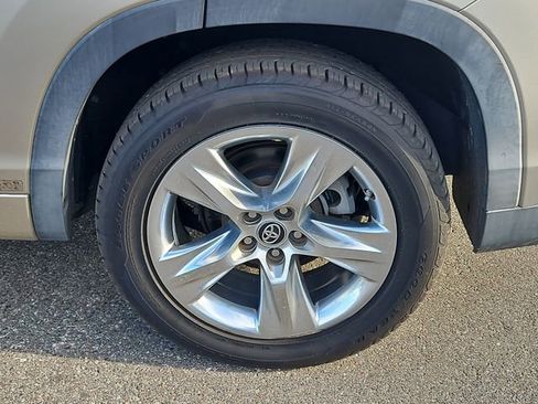 Used 2016 Toyota Highlander Limited Platinum image 5