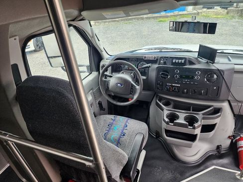Used 2015 Ford E-350 and Econoline 350 Super Duty RWD image 18