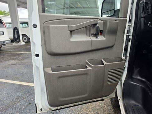 Used 2018 GMC Savana 2500 RWD image 19