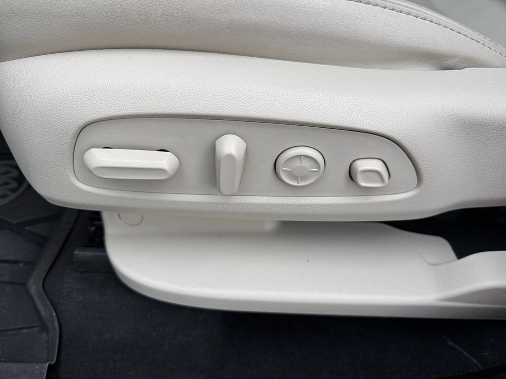 Used 2024 Buick Enclave Avenir w/ LPO, Floor Liner Package FWD image 26