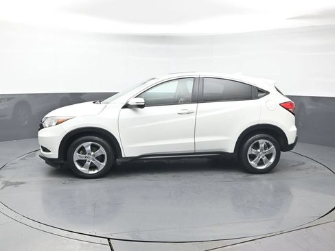 Used 2017 Honda HR-V EX image 2