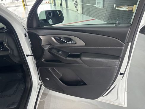 Used 2023 Chevrolet Traverse Premier image 35