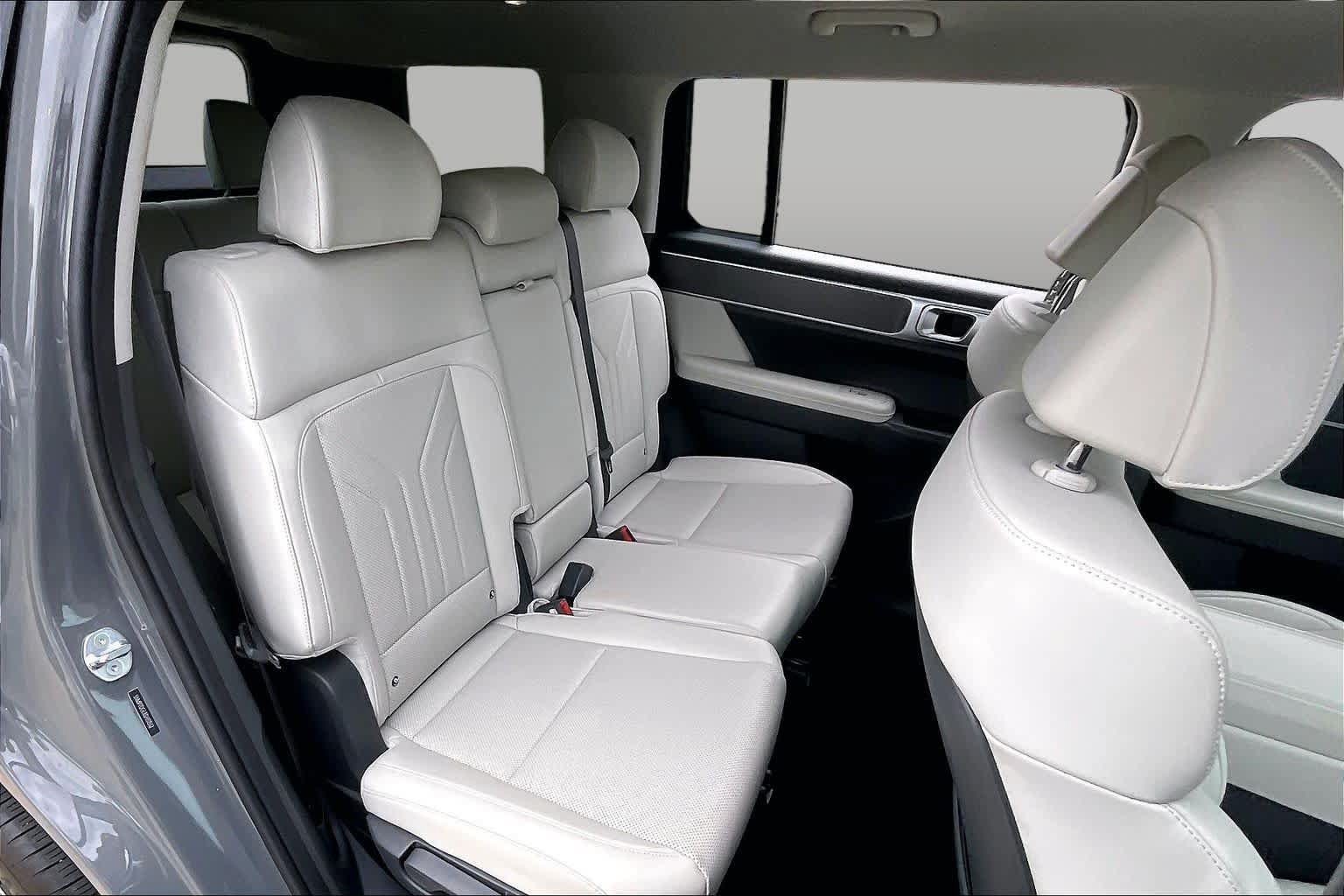 Used 2025 Hyundai Santa Fe SEL AWD/4WD image 18