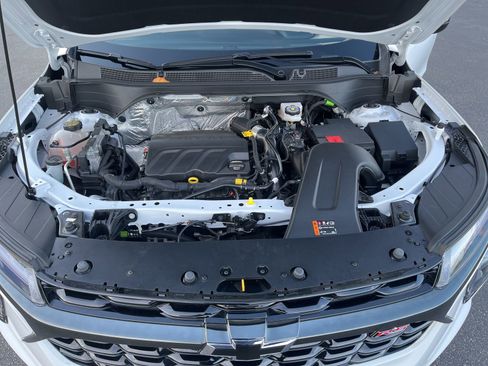 Certified 2025 Chevrolet Trax RS image 36