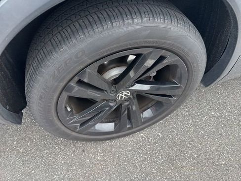 Used 2023 Volkswagen Tiguan SE R-Line image 10