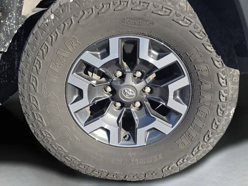 Used 2023 Toyota Tacoma TRD Off-Road w/ TRD Premium Off Road Package image 21