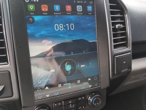 Used 2018 Ford F150 XLT w/ Trailer Tow Package image 16