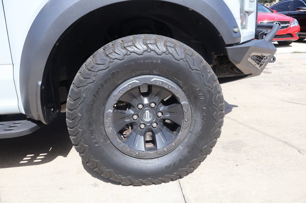 Used 2017 Ford F150 Raptor w/ Equipment Group 802A Luxury AWD/4WD image 9