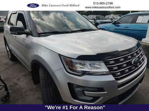 Used 2017 Ford Explorer XLT w/ Equipment Group 202A AWD/4WD image 3