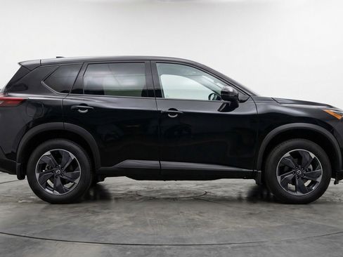 Used 2025 Nissan Rogue SV image 11