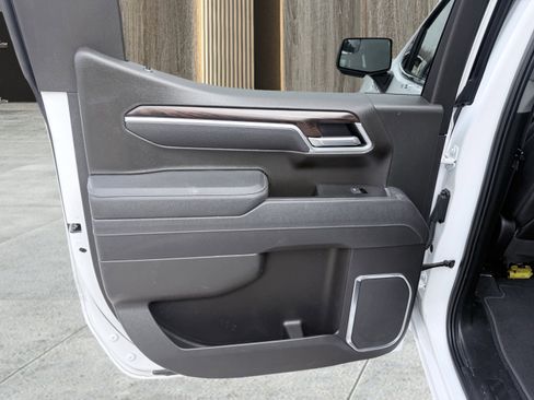 Used 2025 GMC Sierra 1500 SLT image 33