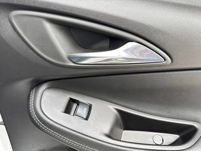 Used 2022 Buick Encore GX Select AWD/4WD image 31