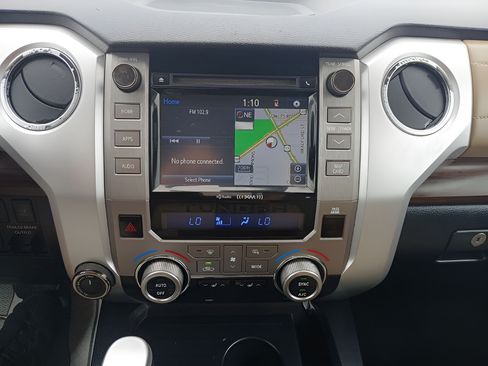 Used 2018 Toyota Tundra Limited w/ Limited Premium Package AWD/4WD image 11