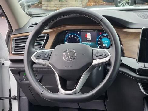 Used 2025 Volkswagen Atlas SE image 25