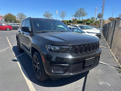 Used 2025 Jeep Grand Cherokee Altitude