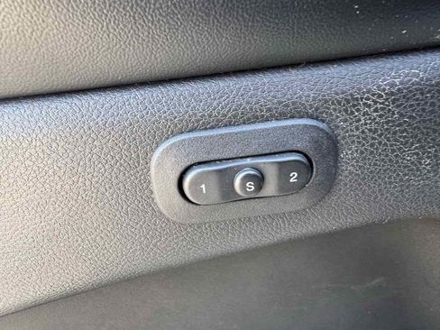 Used 2017 Jeep Grand Cherokee Limited image 16