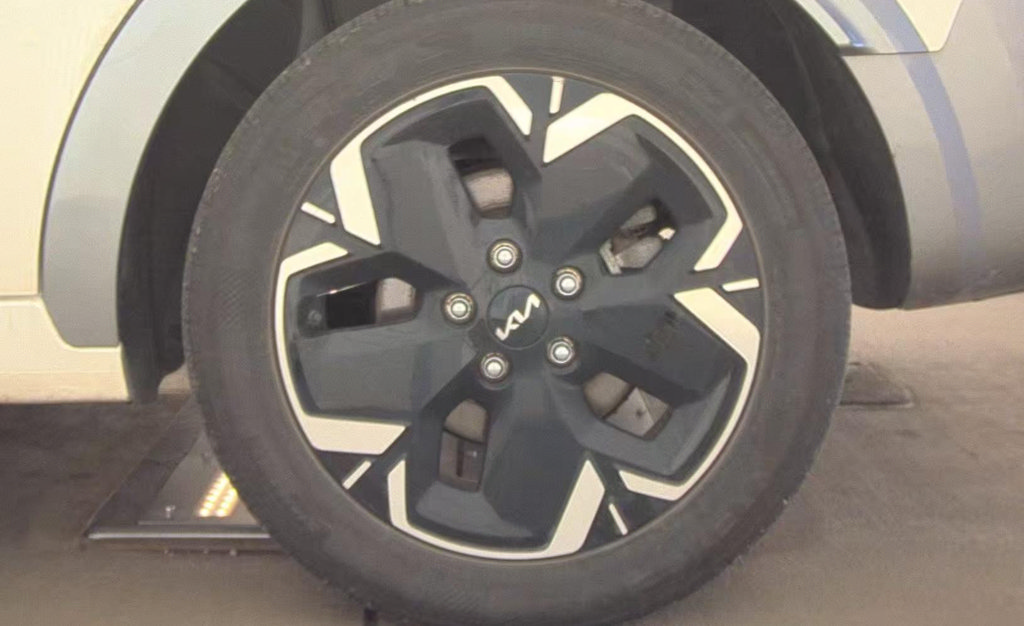 Used 2023 Kia Niro Wave w/ Wave Preserve Package FWD image 9