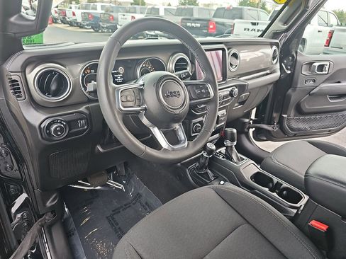 Certified 2023 Jeep Gladiator Overland w/ Cold Weather Group AWD/4WD image 15