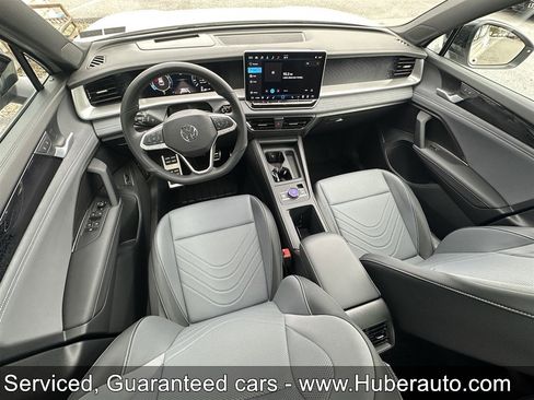 Used 2025 Volkswagen Tiguan SE R-Line image 19