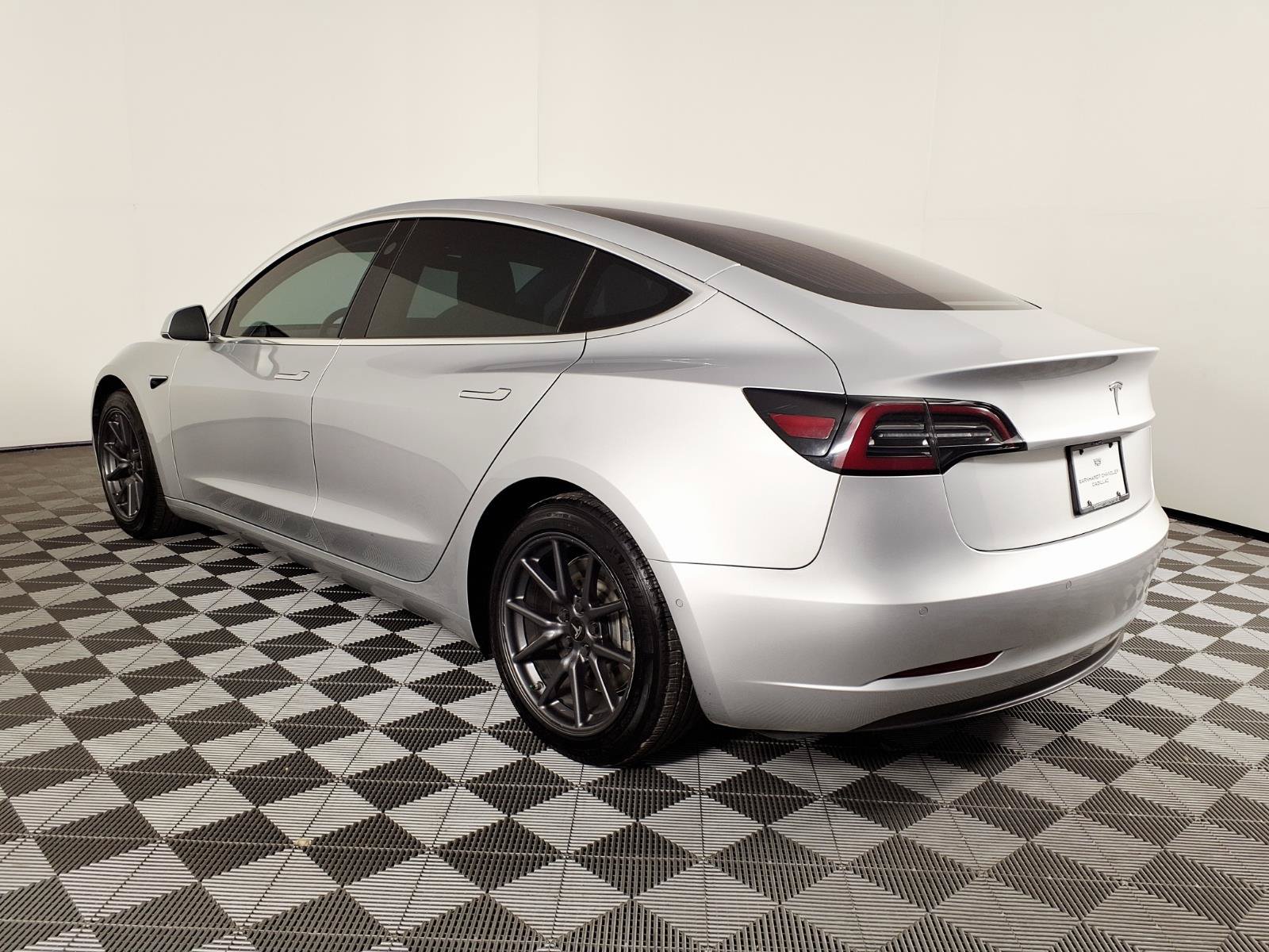 Used 2018 Tesla Model 3 RWD image 6
