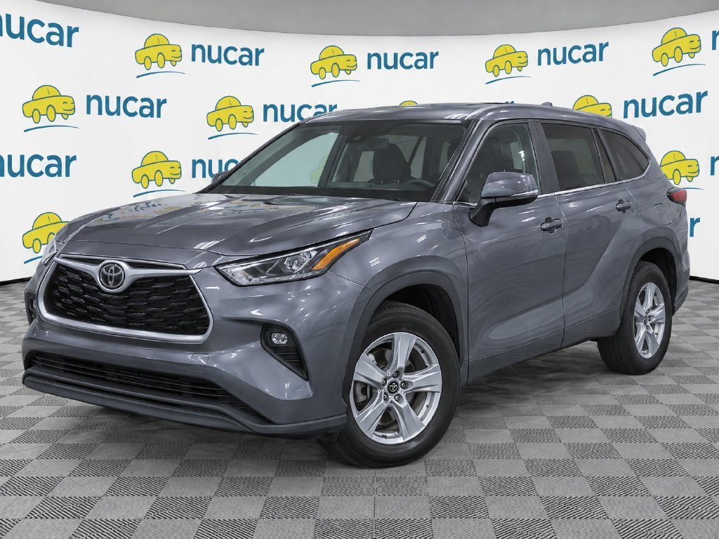 Used 2023 Toyota Highlander LE FWD image 1