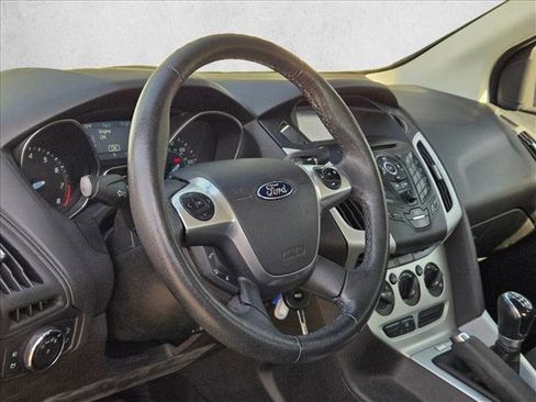 Used 2014 Ford Focus SE w/ Equipment Group 201A image 10